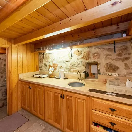 Captivating Stone House With Patio Near Beach In The Heart Of Lägenhet *
