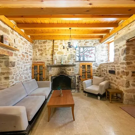 Captivating Stone House With Patio Near Beach In The Heart Of Lägenhet *