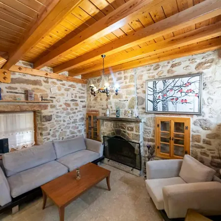 公寓 Captivating Stone House With Patio Near Beach In The Heart Of 博德鲁姆