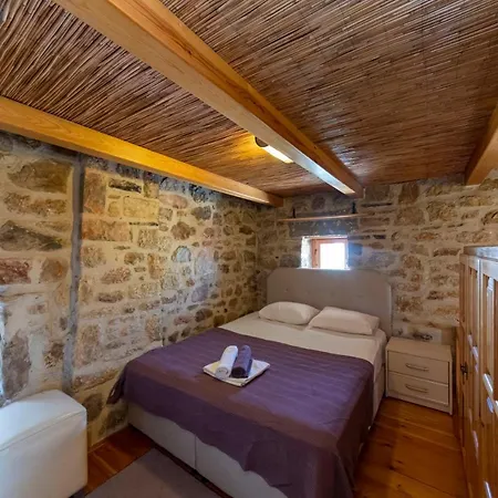 Captivating Stone House With Patio Near Beach In The Heart Of * 博德鲁姆