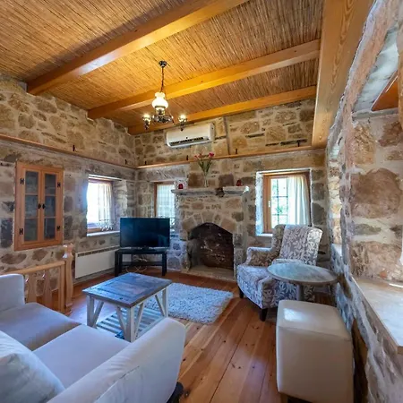 Captivating Stone House With Patio Near Beach In The Heart Of * 博德鲁姆